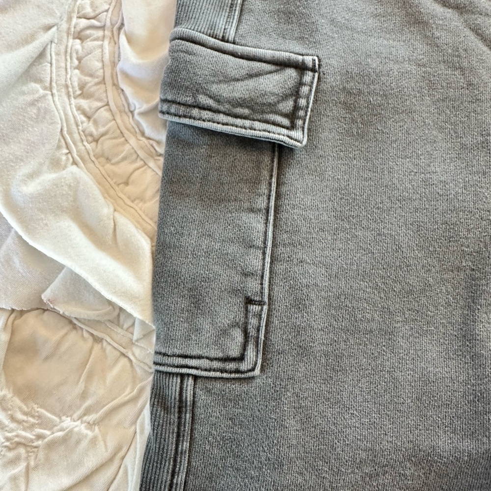 Gym Shark Gray Cargo Sweatpants with Logo Patch - Picture 3 of 6